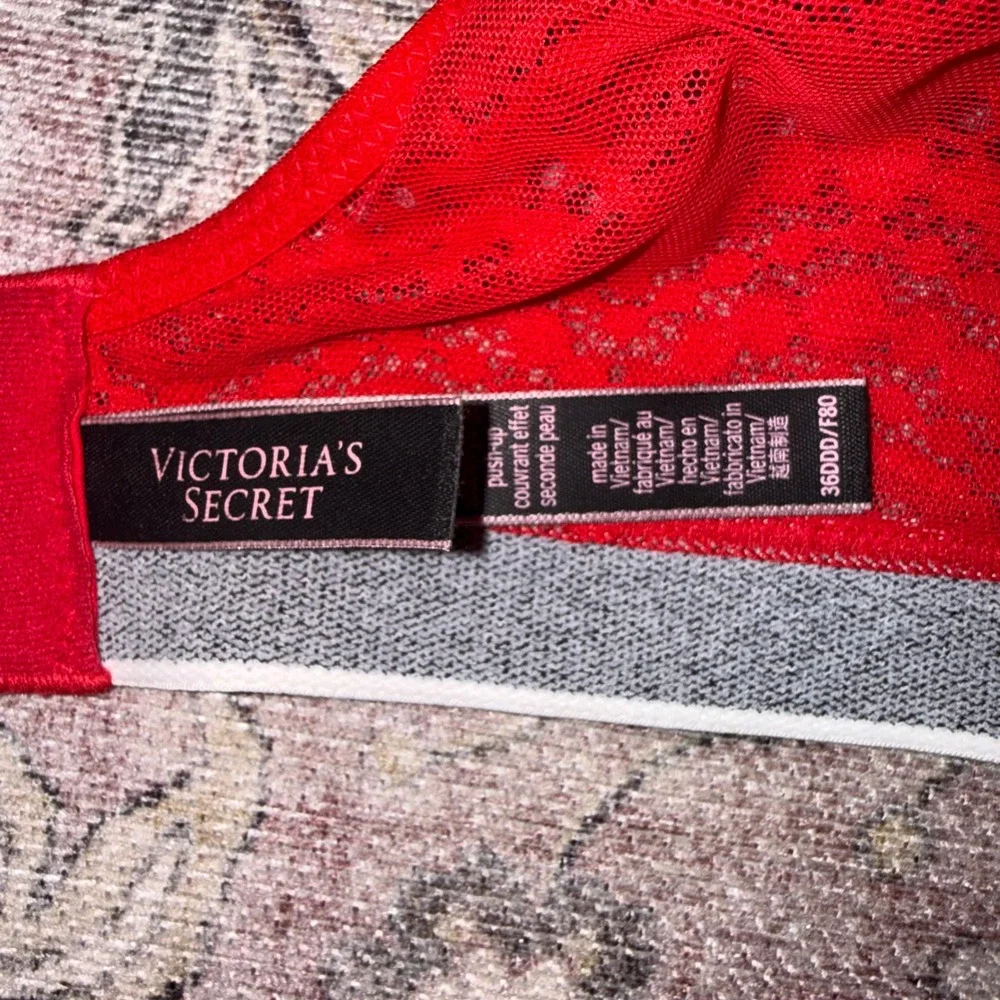 Victoria's Secret Red Lace T-Shirt Push-Up Full Coverage Bra 36DDD Logo Band